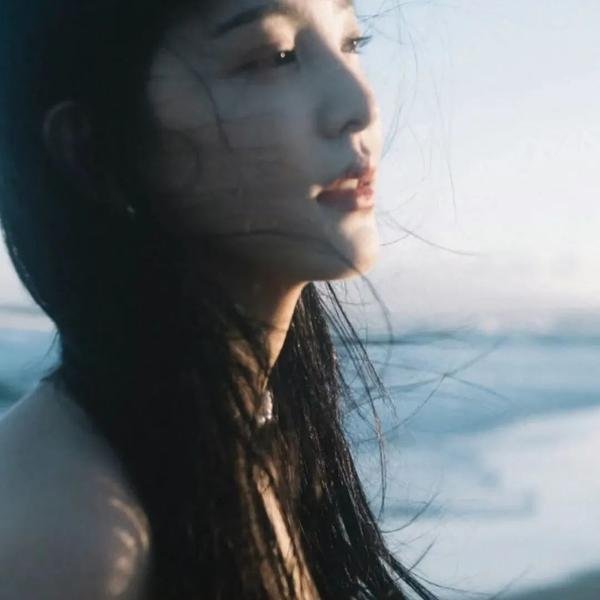 爱丽丝镜中奇遇